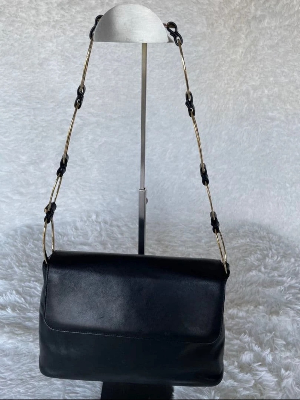 Gucci Black Leather Shoulder Bag with Gold Chain Links